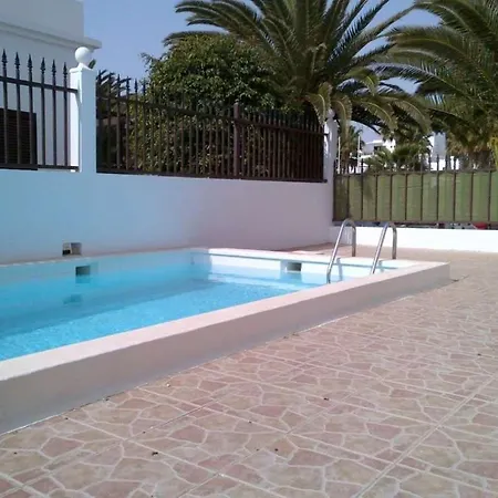 Playa Honda Sleeps 4 Pool Wifi Villa