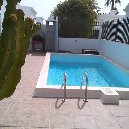 Playa Honda Sleeps 4 Pool Wifi ヴィラ *